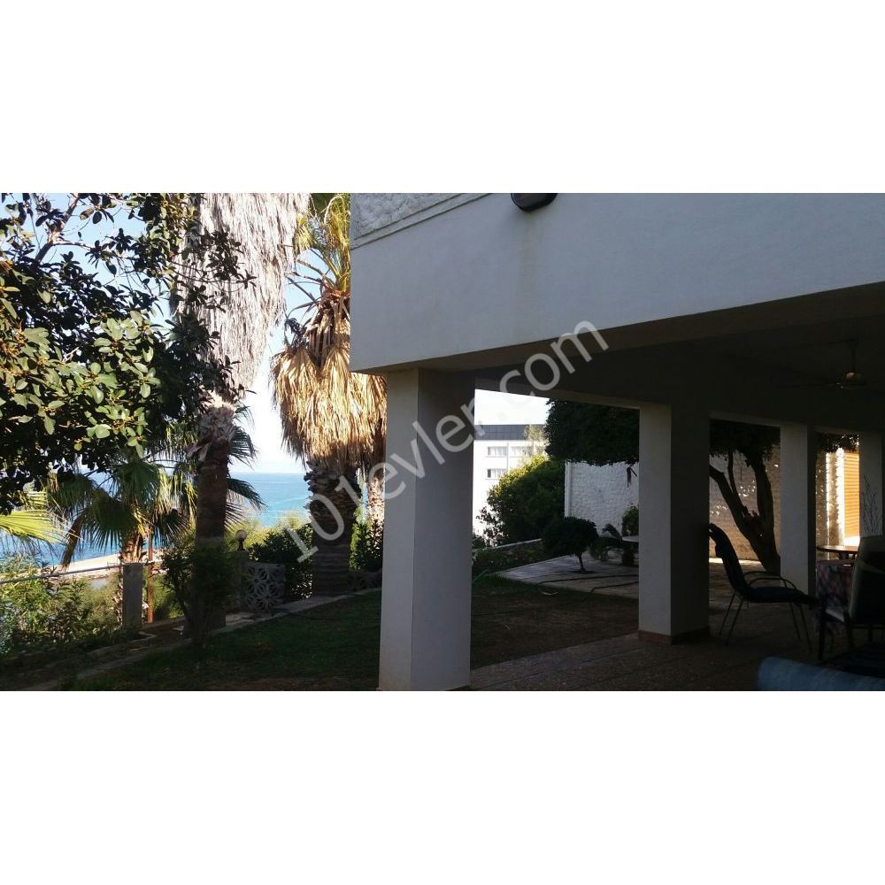 Girne Alsancak Bölgesinde Denize Sıfır Villa- RANA SHAIL 0533 869 9602