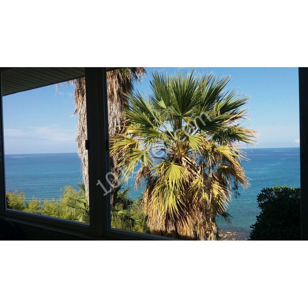 Girne Alsancak Bölgesinde Denize Sıfır Villa- RANA SHAIL 0533 869 9602