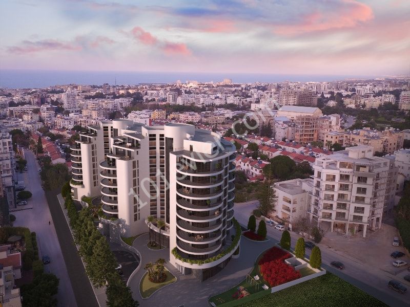 Girne Merkez'de Deniz ve Dağ Manzaralı Satılık 4+1 Penthouse Daireler