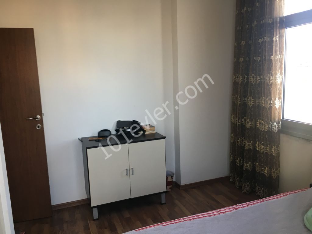 GİRNE MERKEZ DE ,YENİ,EŞYALI SATILIK DAİRE