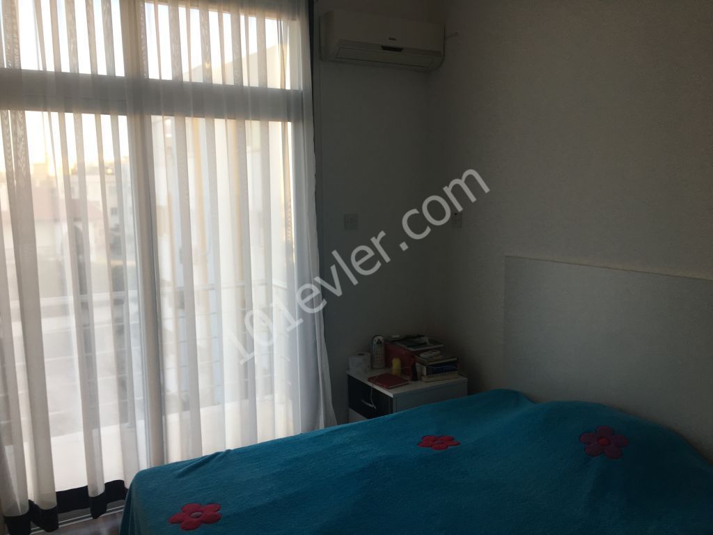 GİRNE MERKEZ DE ,YENİ,EŞYALI SATILIK DAİRE