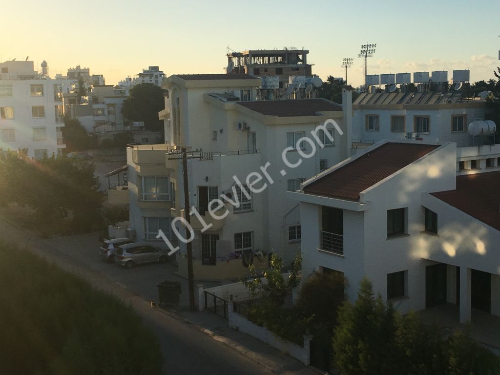 GİRNE MERKEZ DE ,YENİ,EŞYALI SATILIK DAİRE