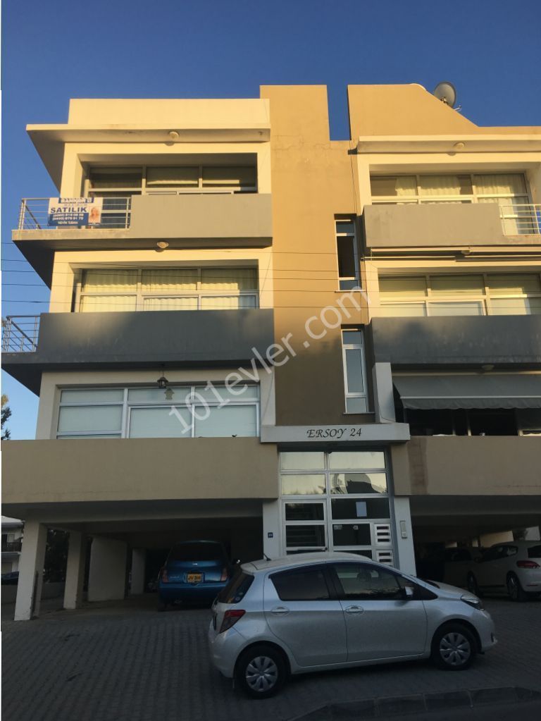 GİRNE MERKEZ DE ,YENİ,EŞYALI SATILIK DAİRE