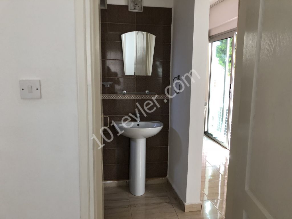 KIBRIS GİRNE MERKEZ DE 2+1 EŞYALI 90 M2 GENİŞ DAİRE