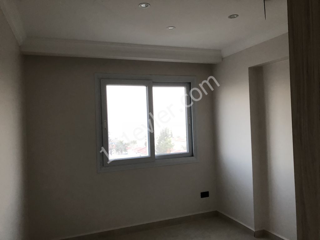 GİRNE  MERKEZDE 80.000 STG TÜRK KOÇANLI 2+1 ÖZEL DEKORASYONLU DAİRE