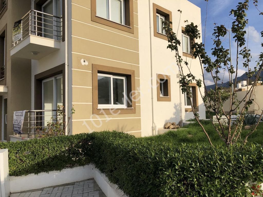 KIBRIS  GİRNE ALSANCAK TA ESCAPE HOMES TA 3.200 TL   BAHÇELİ  3+1 EŞYASIZ DAİRE