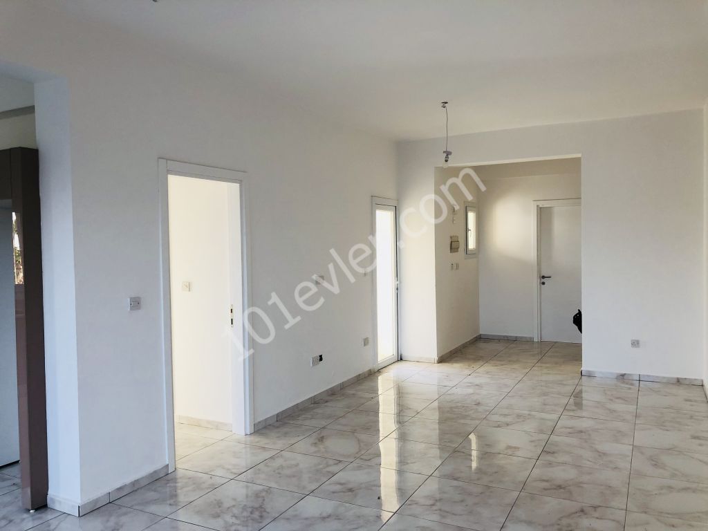 Flat To Rent in Alsancak, Kyrenia