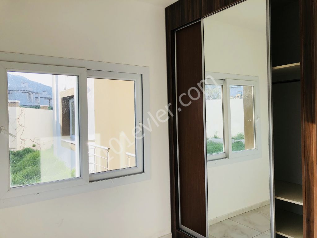 KIBRIS  GİRNE ALSANCAK TA ESCAPE HOMES TA 3.200 TL   BAHÇELİ  3+1 EŞYASIZ DAİRE