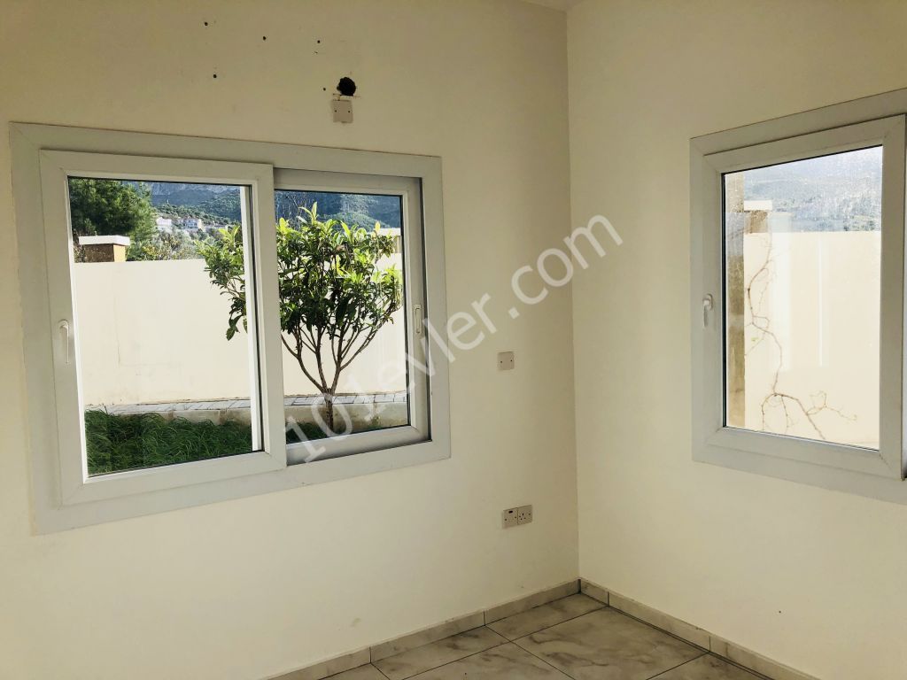 KIBRIS  GİRNE ALSANCAK TA ESCAPE HOMES TA 3.200 TL   BAHÇELİ  3+1 EŞYASIZ DAİRE