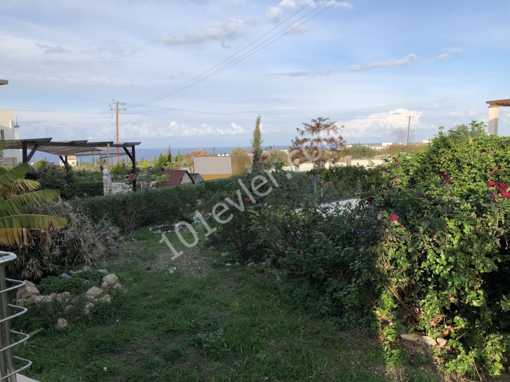 KIBRIS  GİRNE ALSANCAK TA ESCAPE HOMES TA 3.200 TL   BAHÇELİ  3+1 EŞYASIZ DAİRE