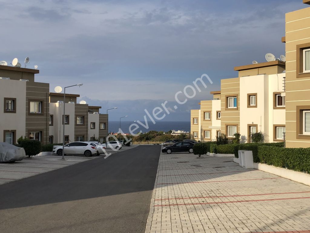 KIBRIS  GİRNE ALSANCAK TA ESCAPE HOMES TA 3.200 TL   BAHÇELİ  3+1 EŞYASIZ DAİRE