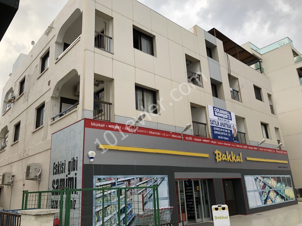 GİRNE MERKEZ DE , KIYMETLİ DÜKKANI DA OLAN  SATILIK APARTMAN