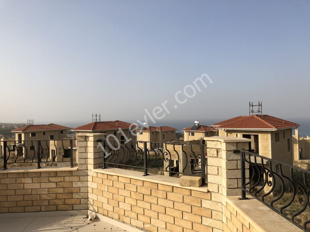 ÇATALKÖY DE 4+1 FUL DENİZ MANZALi 137.000 STG VİLLA