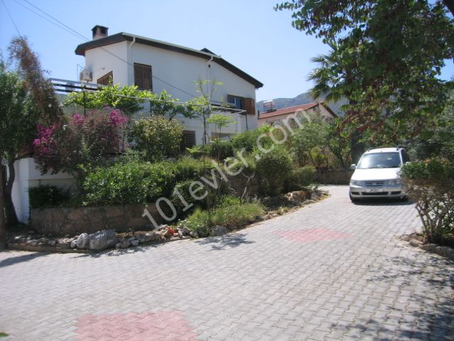 6 bedroom Mediterranean villa - Pre’74 English title deed