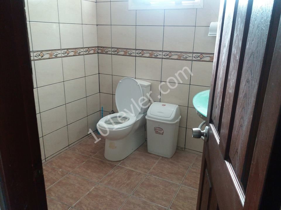 Lapta'da kiralık havuzlu villa