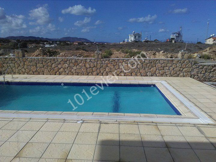 Villa To Rent in Karşıyaka, Kyrenia