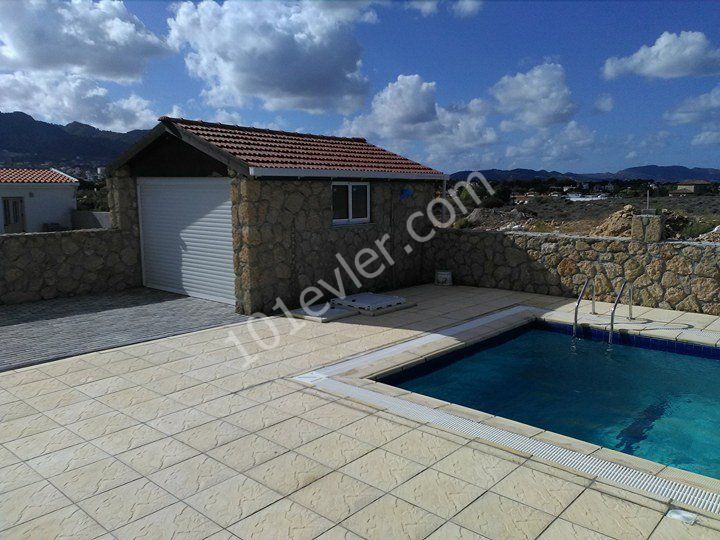 Villa To Rent in Karşıyaka, Kyrenia