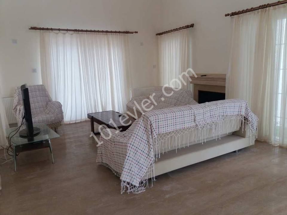 Girne Lapta'da kiralık villa