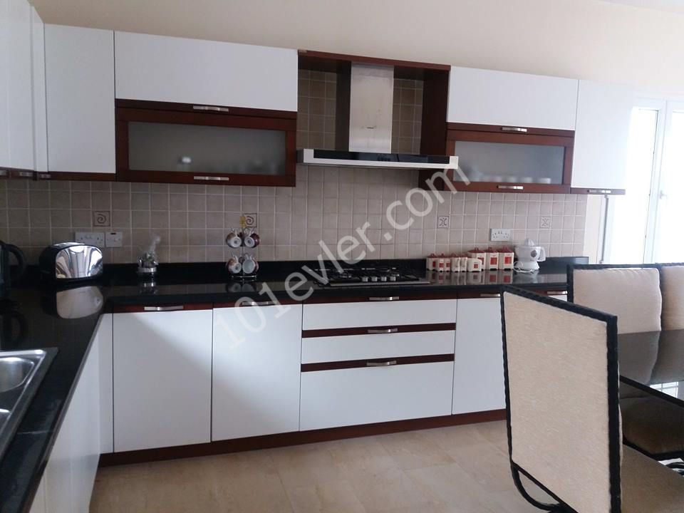 Girne Lapta'da kiralık villa