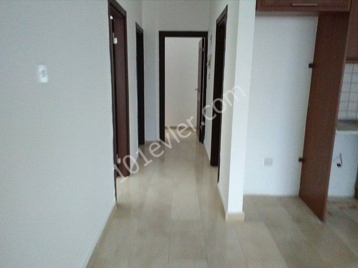 Girne Lapta'da kiralık eşyasız daire