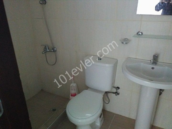 Girne Lapta'da kiralık eşyasız daire