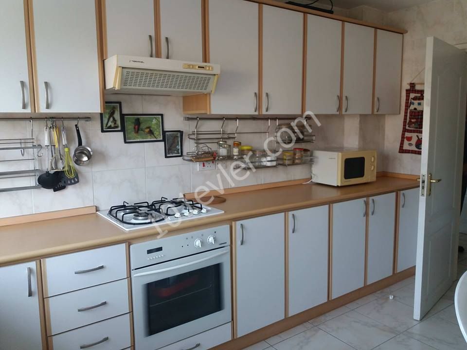 GİRNE Merkezde kiralık 3+1 daire