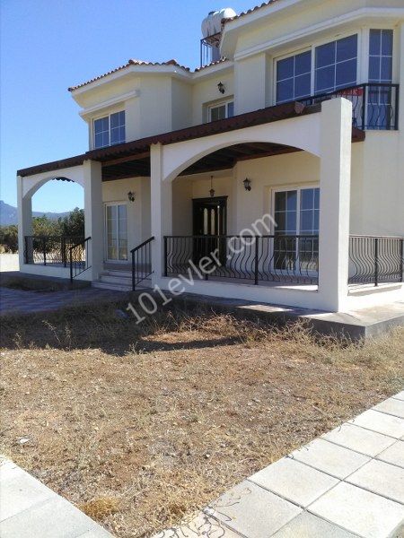 3 + 1 150m2 Havuzlu Villa Krediye Uygun 