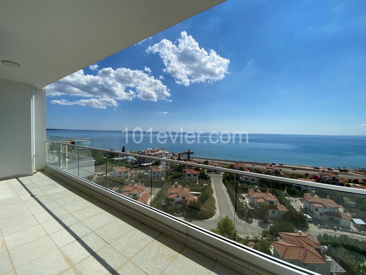 PIER-BOSPORUS-3+1 PENTHOUSE MIT HERRLICHEM MEERBLICK * * * ① 295.000 *** ** 