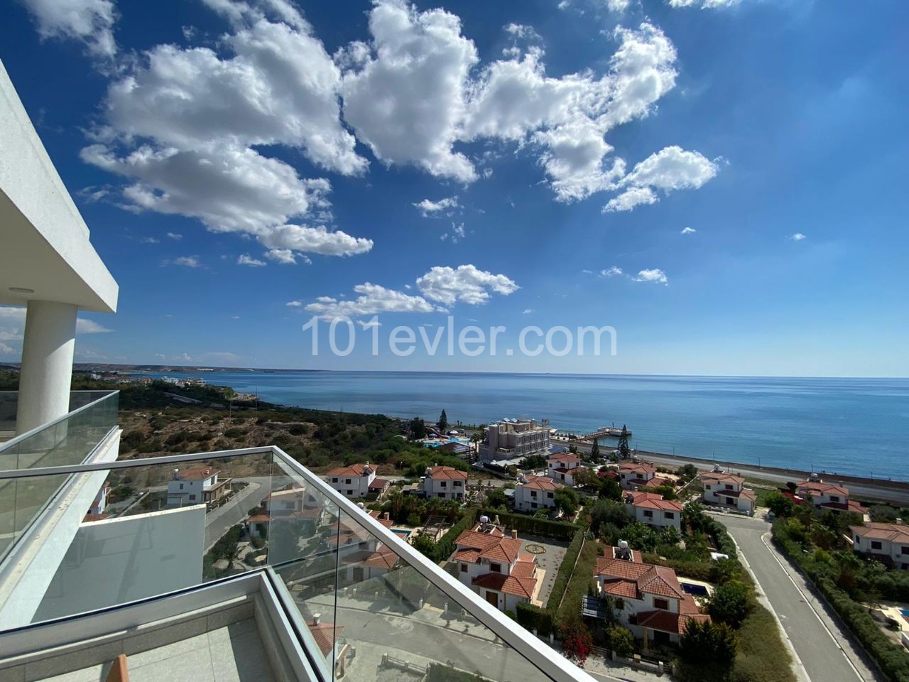 PIER-BOSPORUS-1+1 PENTHOUSE MIT HERRLICHEM MEERBLICK * * * ① 168.000 *** ** 