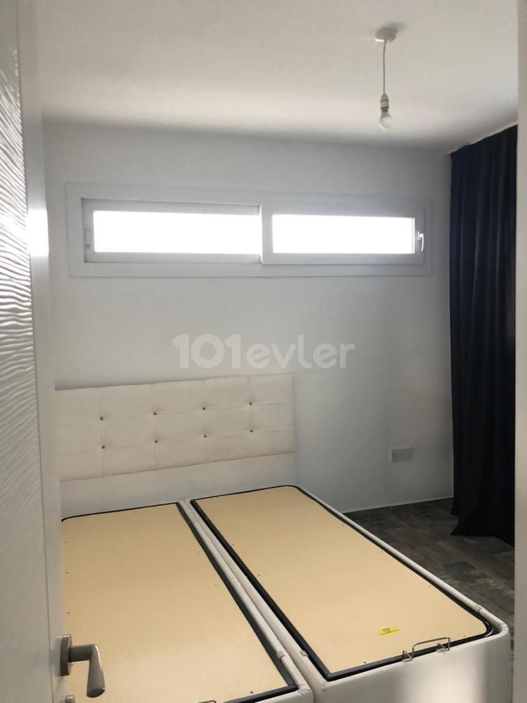 FAMAGUSTA - SAKARYA - 2 SCHLAFZIMMER HALB MÖBLIERTE WOHNUNG ***£64. 000*** 