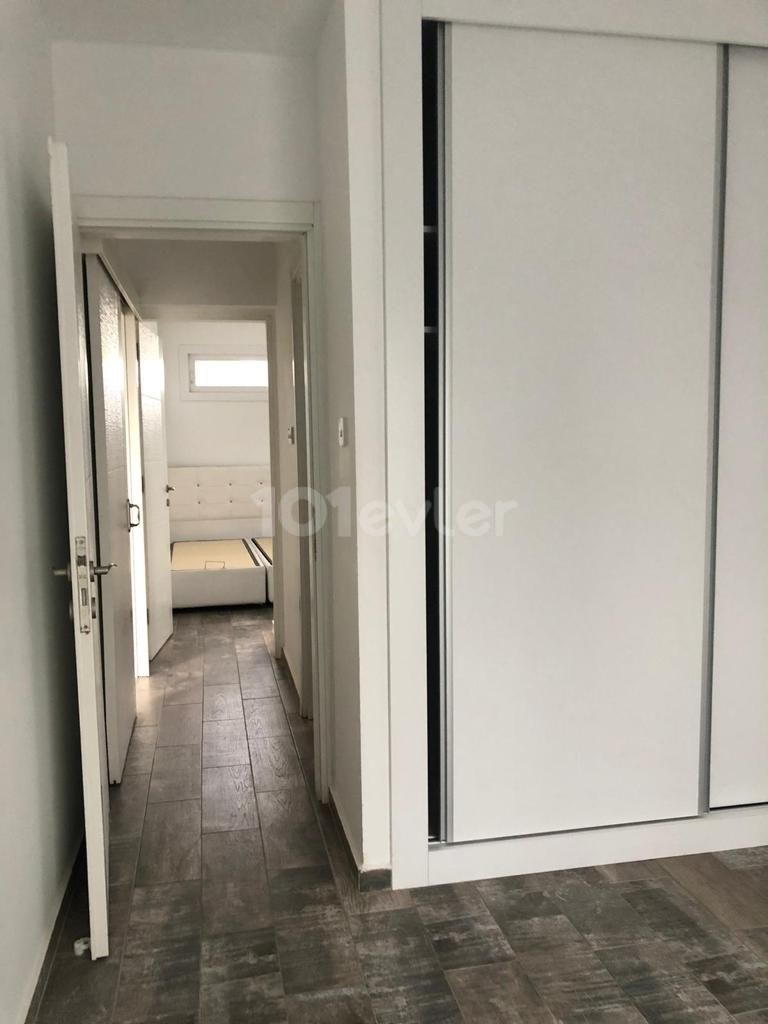 FAMAGUSTA - SAKARYA - 2 SCHLAFZIMMER HALB MÖBLIERTE WOHNUNG ***£64. 000*** 