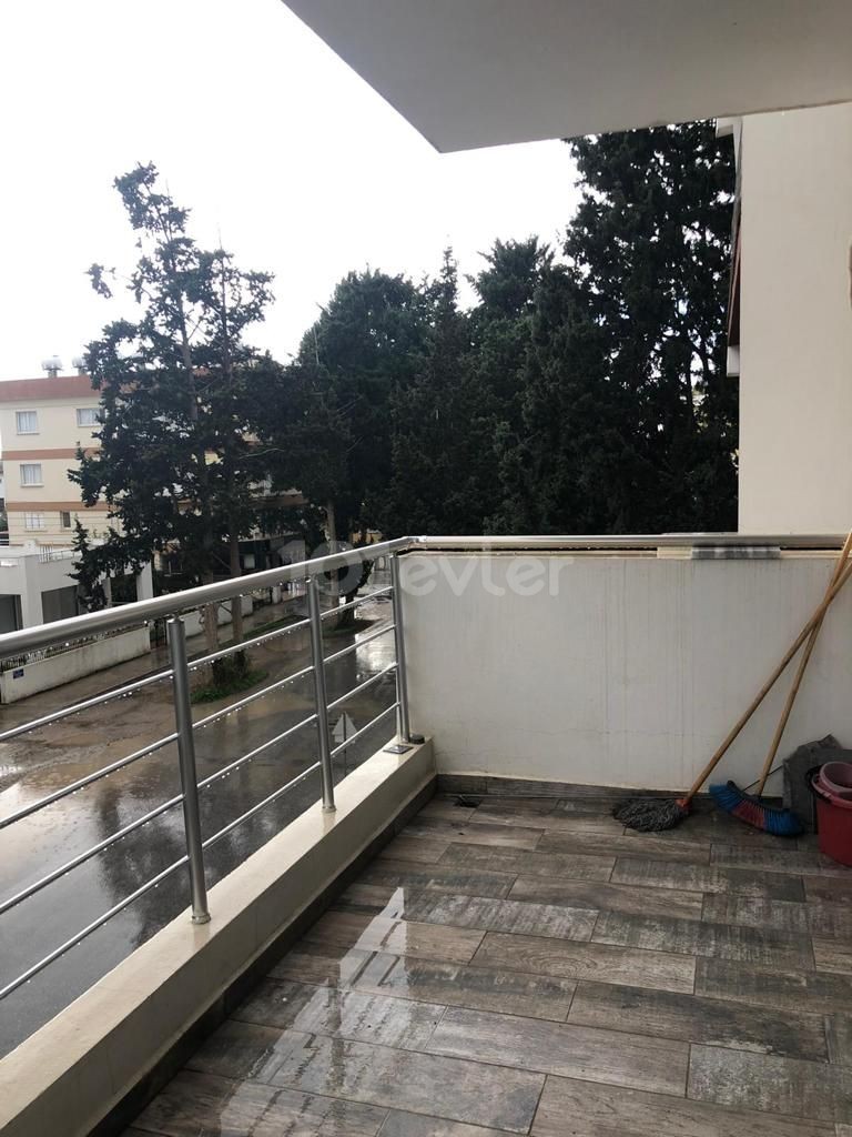 FAMAGUSTA - SAKARYA - 2 SCHLAFZIMMER HALB MÖBLIERTE WOHNUNG ***£64. 000*** 