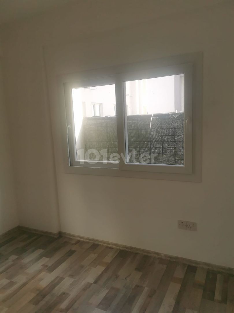 2 SCHLAFZIMMER WOHNUNG ZU VERKAUFEN IN FAMAGUSTA *** £65. 000 ***