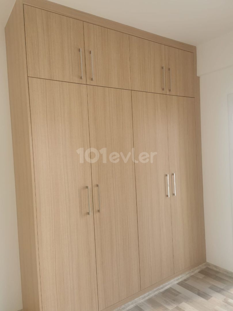 2 SCHLAFZIMMER WOHNUNG ZU VERKAUFEN IN FAMAGUSTA *** £65. 000 ***