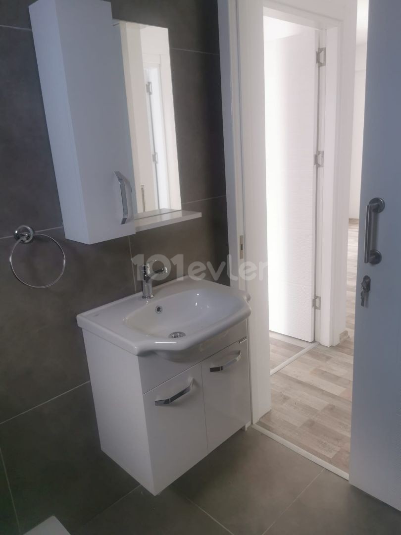 2 SCHLAFZIMMER WOHNUNG ZU VERKAUFEN IN FAMAGUSTA *** £65. 000 ***