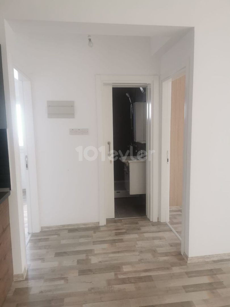 2 SCHLAFZIMMER WOHNUNG ZU VERKAUFEN IN FAMAGUSTA *** £65. 000 ***