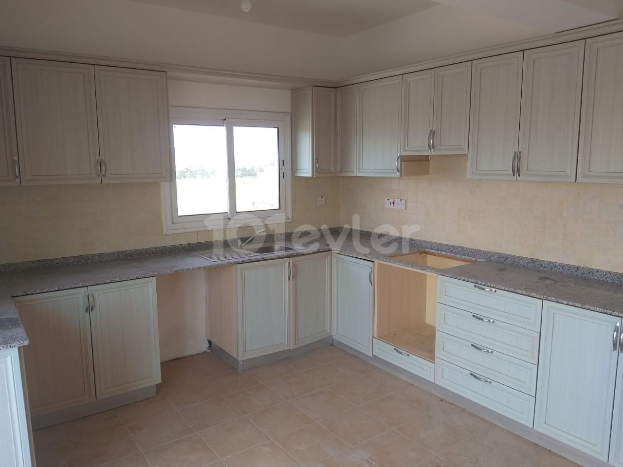 İSKELE- LONG BEACH DENİZ MANZARALI HİÇ KULLANILMAMIŞ 3+1 PENTHOUSE £120.000