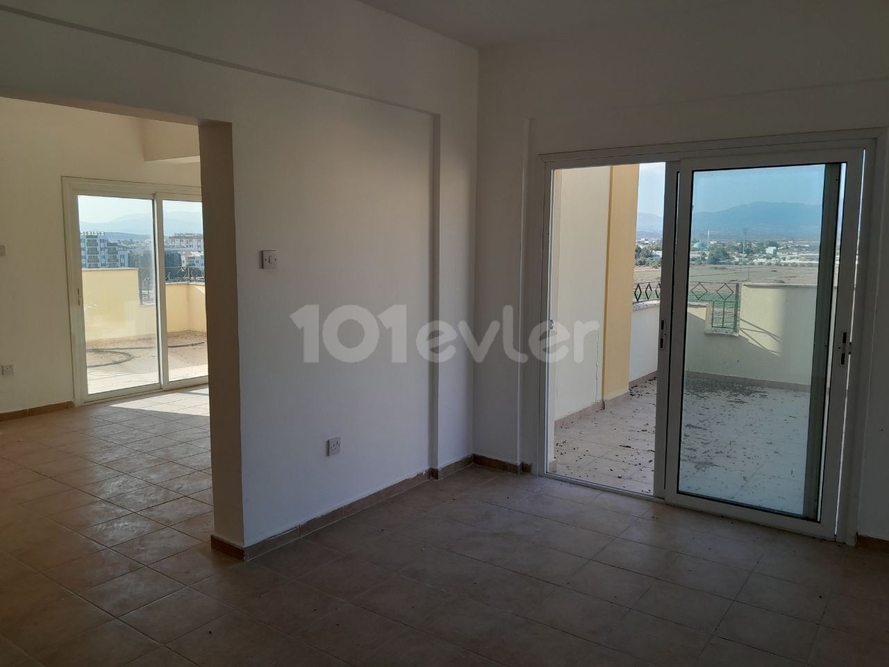 İSKELE- LONG BEACH DENİZ MANZARALI HİÇ KULLANILMAMIŞ 3+1 PENTHOUSE £120.000