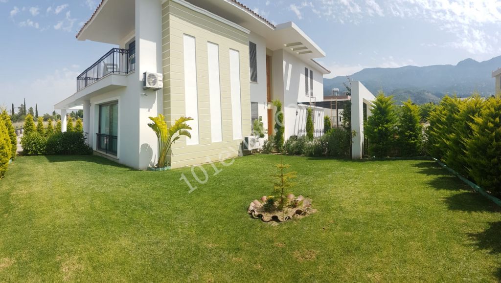 Girne Alsancak'ta 4+2 Modern Villa  Satılık 