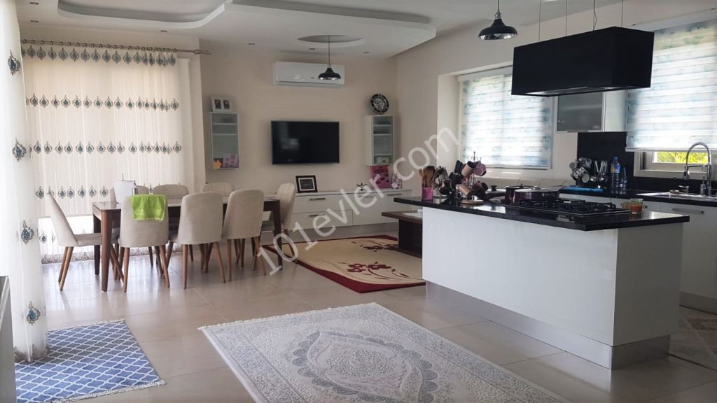 Girne Alsancak'ta 4+2 Modern Villa  Satılık 