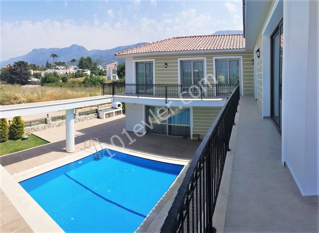 Girne Alsancak'ta 4+2 Modern Villa  Satılık 