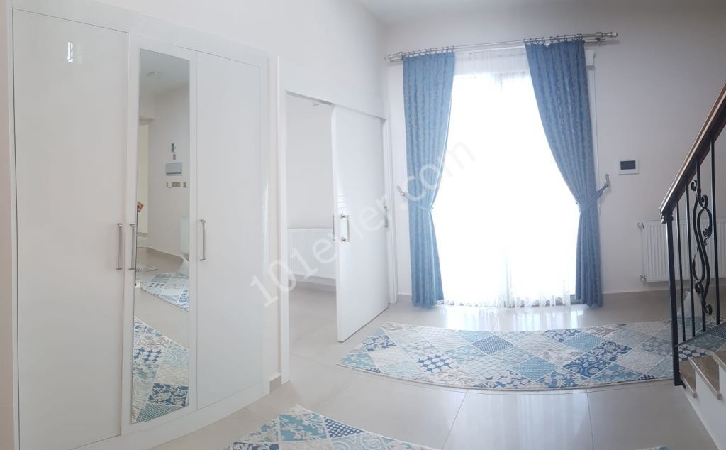 Girne Alsancak'ta 4+2 Modern Villa  Satılık 