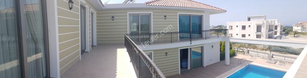 Girne Alsancak'ta 4+2 Modern Villa  Satılık 