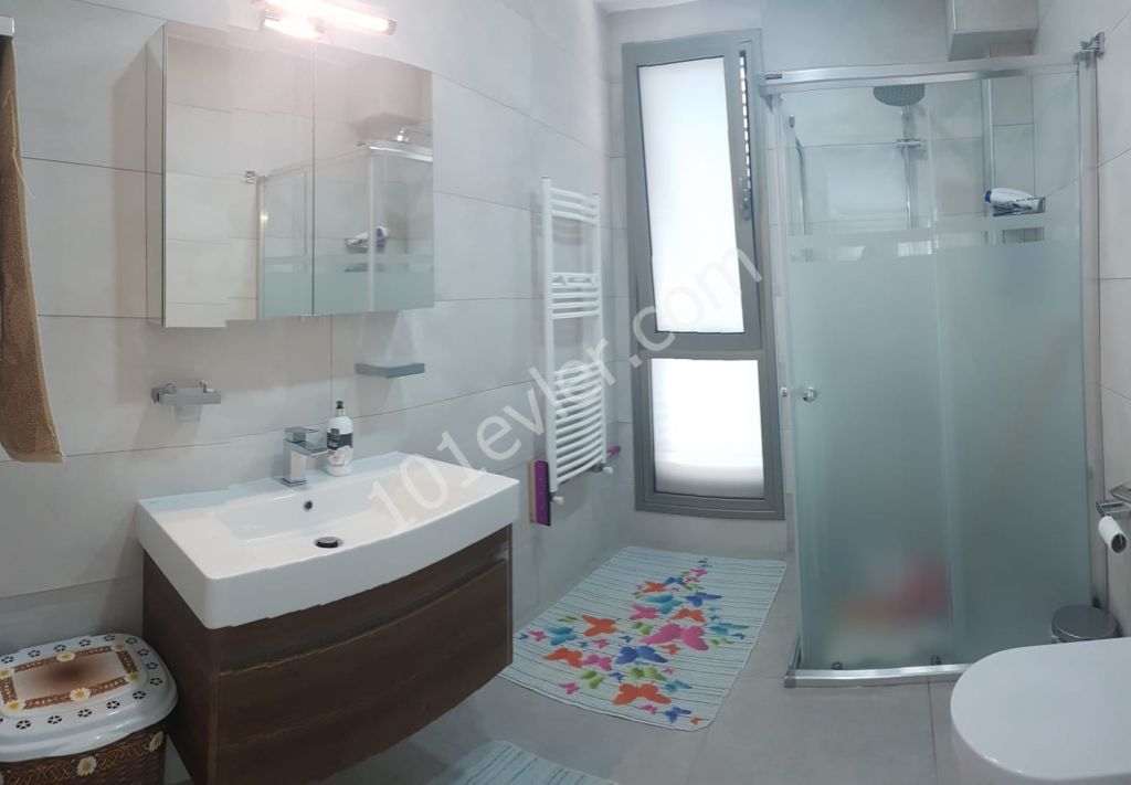 Girne Alsancak'ta 4+2 Modern Villa  Satılık 