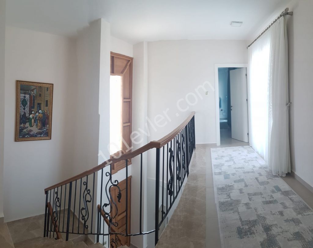 Girne Alsancak'ta 4+2 Modern Villa  Satılık 