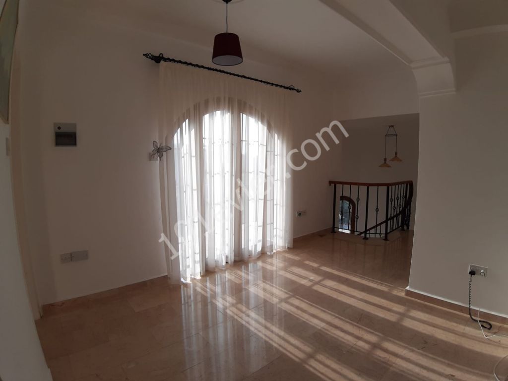 Girne Alsancak'ta 3+1 Villa Satılık 