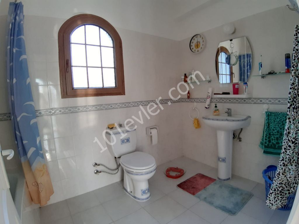 Girne Alsancak'ta 3+1 Villa Satılık 