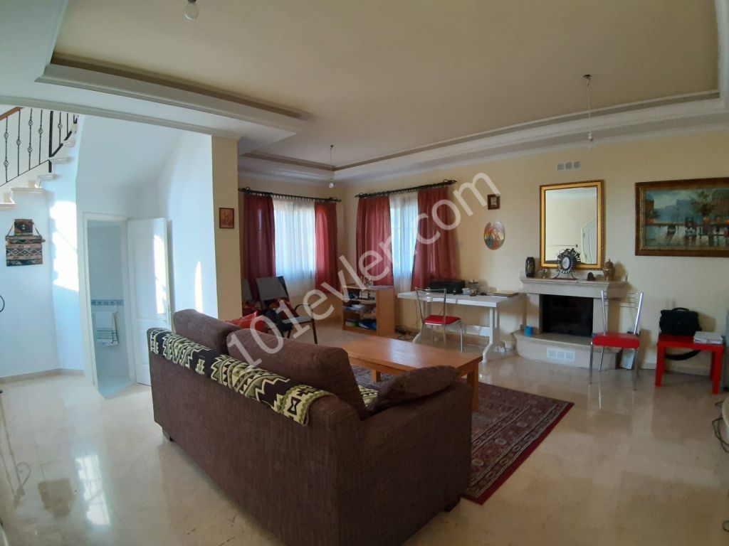 Girne Alsancak'ta 3+1 Villa Satılık 