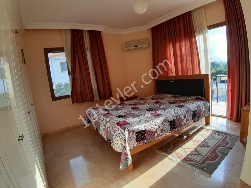 Girne Alsancak'ta 3+1 Villa Satılık 