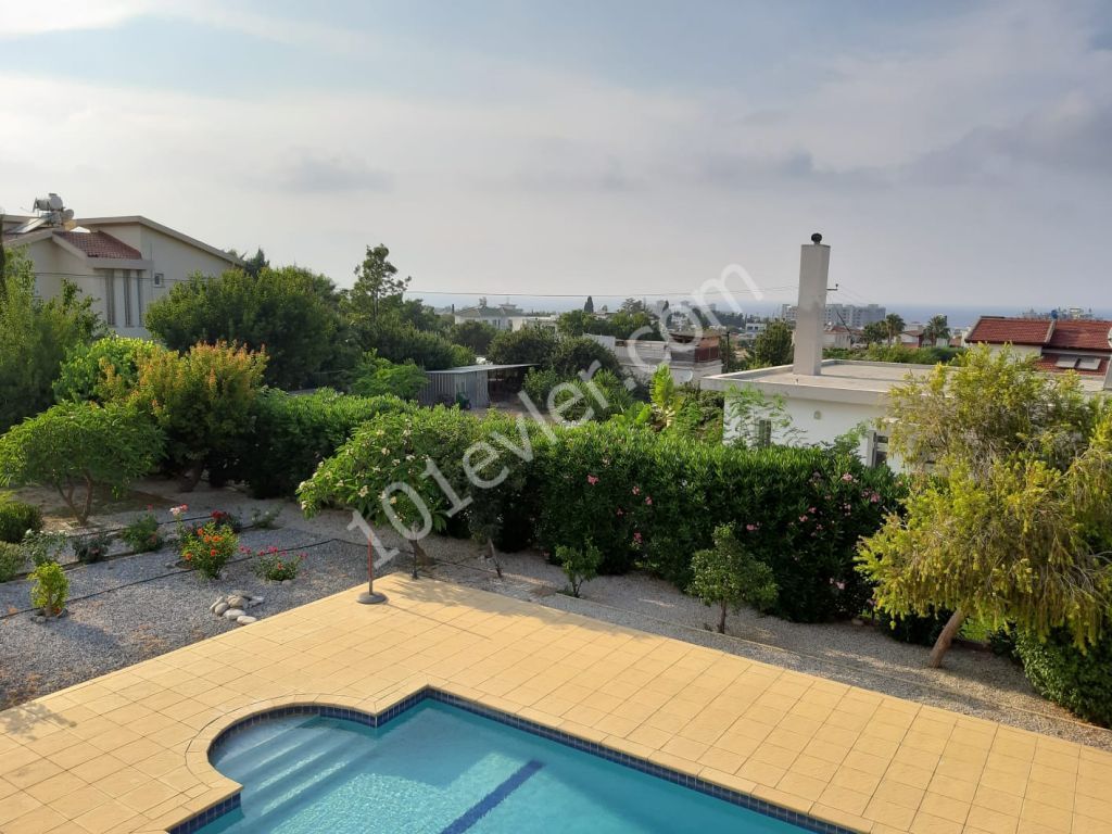 Girne Alsancak'ta 3+1 Villa Satılık 